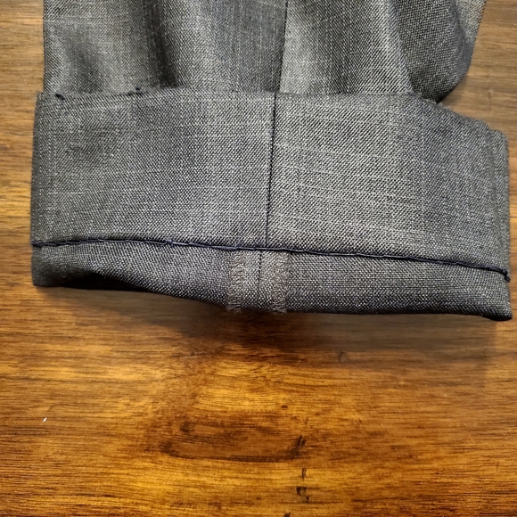 Charcoal Grey Suit - Kenneth Cole Reaction - 42R - Picture 10 of 12